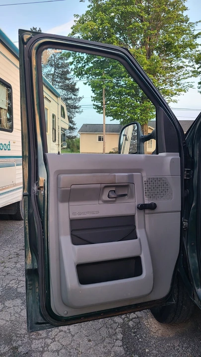 2009 Ford Econoline Van - Image 13 of 20