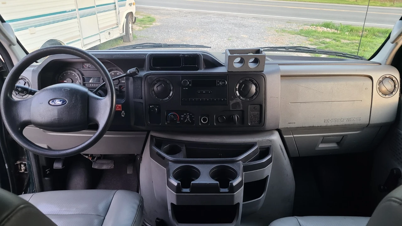 2009 Ford Econoline Van - Image 11 of 20