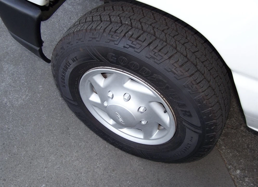 2009 Ford Econoline Van - Image 28 of 31