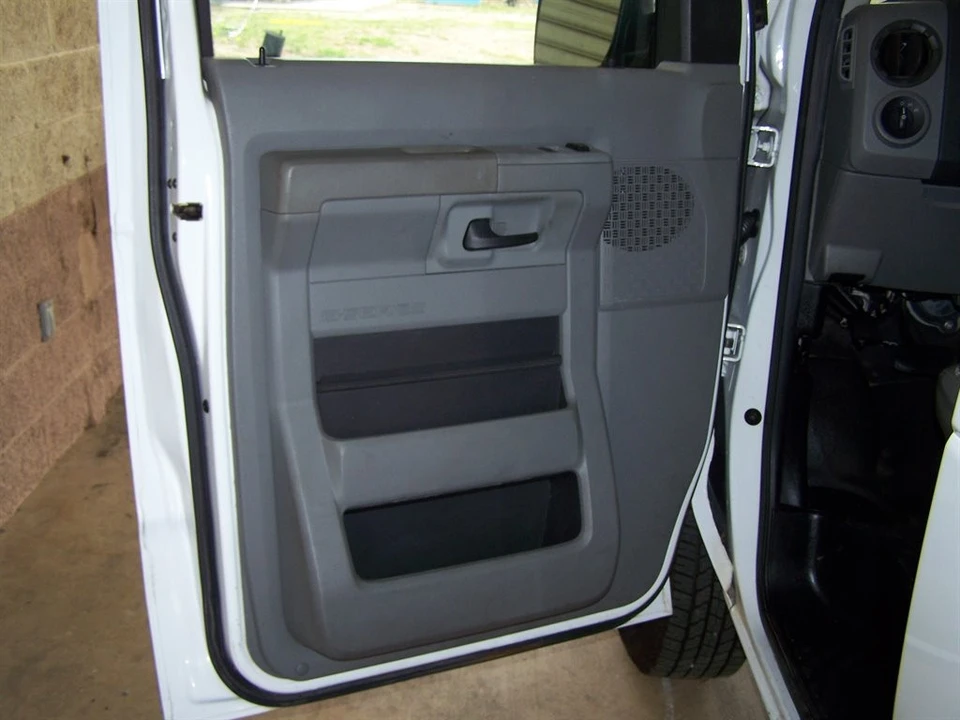 2009 Ford Econoline Van - Image 31 of 31