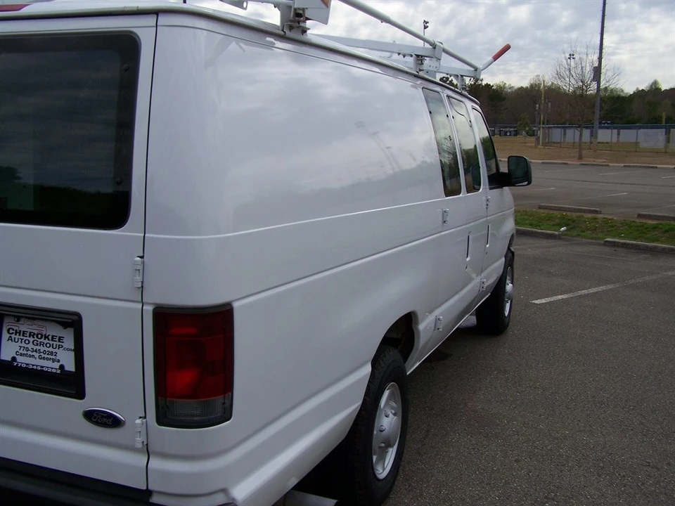 2009 Ford Econoline Van - Image 24 of 31