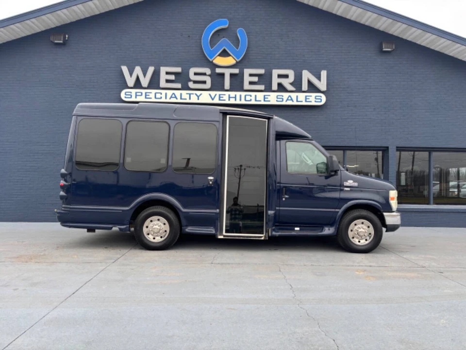 2009 Ford Econoline Van - Image 2 of 12