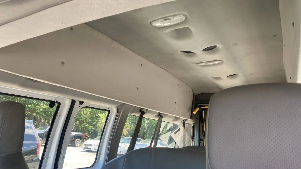 2009 Ford Econoline Van - Image 13 of 30