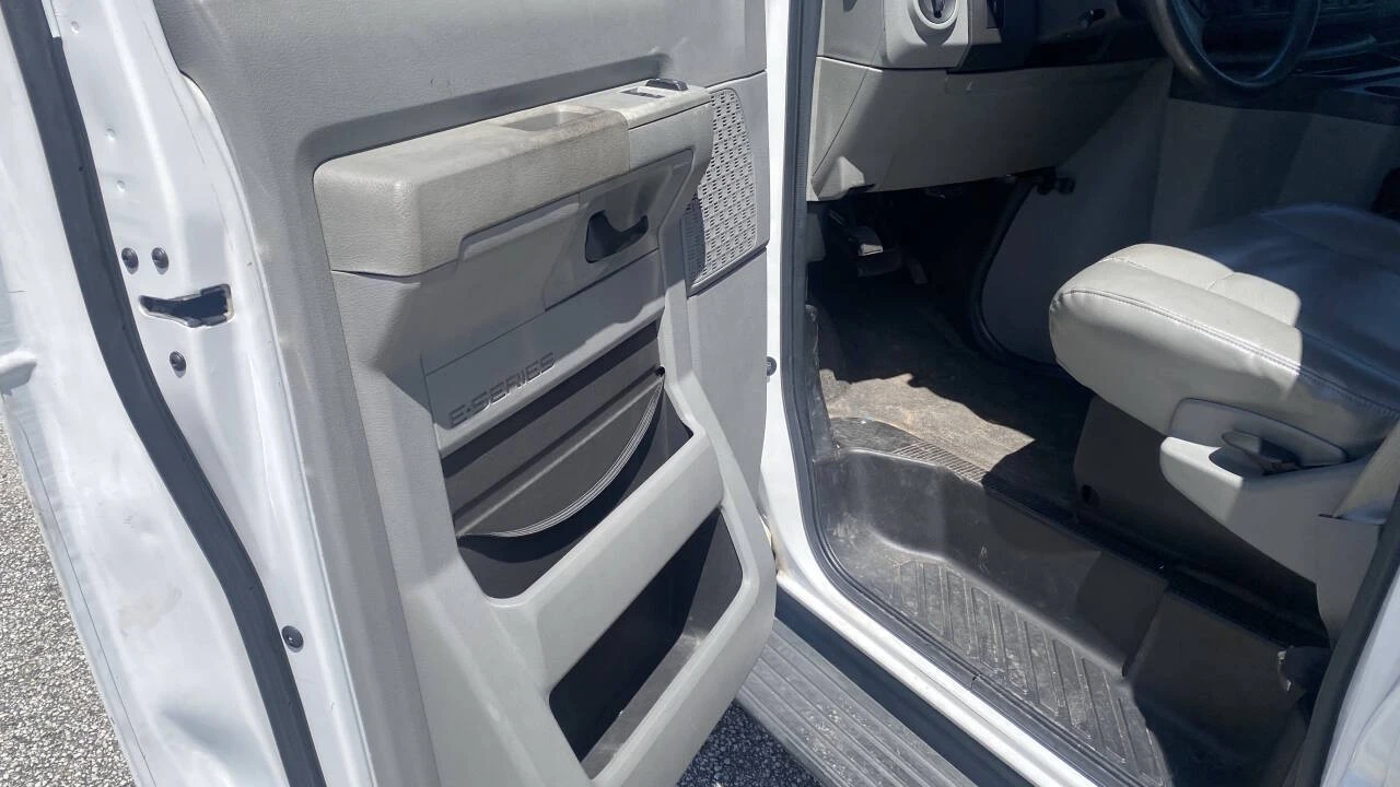 2009 Ford Econoline Van - Image 15 of 30