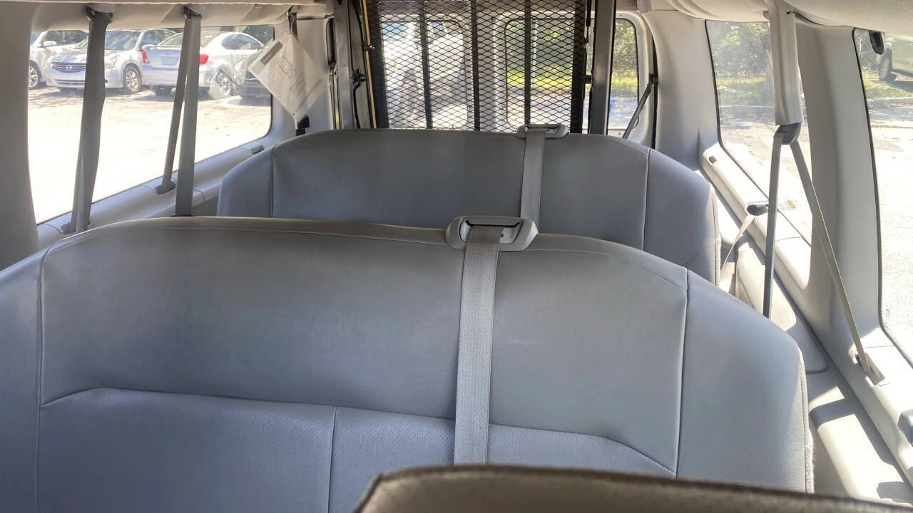 2009 Ford Econoline Van - Image 17 of 30