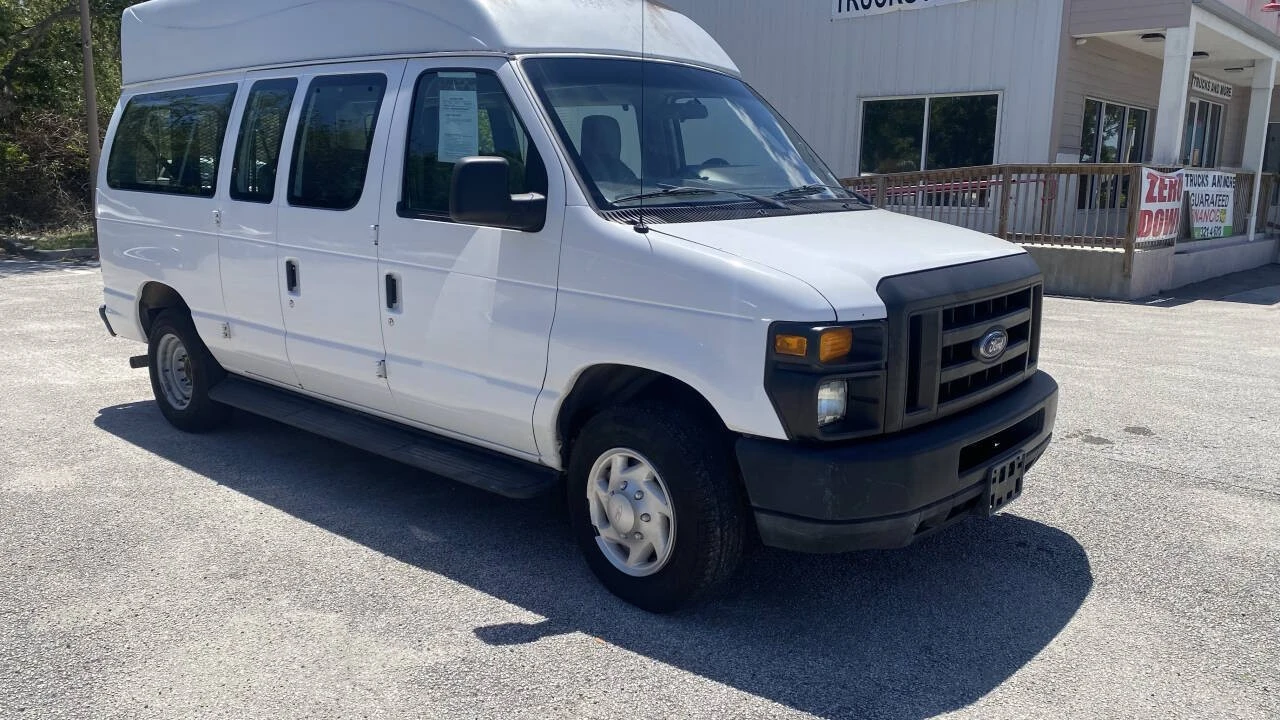 2009 Ford Econoline Van - Image 2 of 30