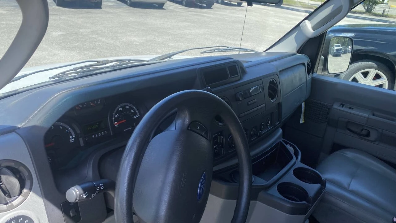2009 Ford Econoline Van - Image 14 of 30