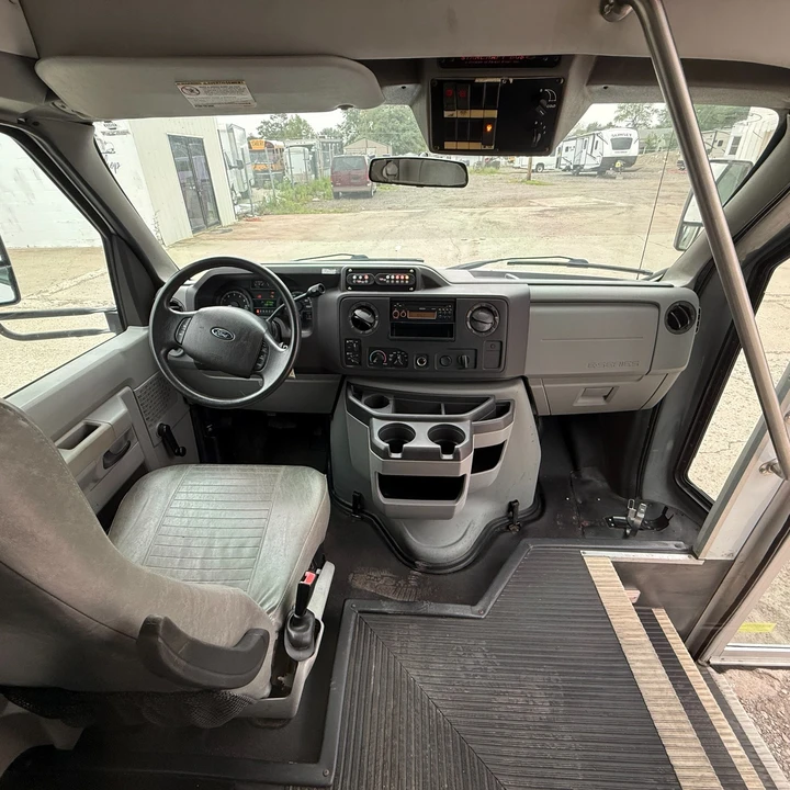 2009 Ford Econoline Van - Image 8 of 12