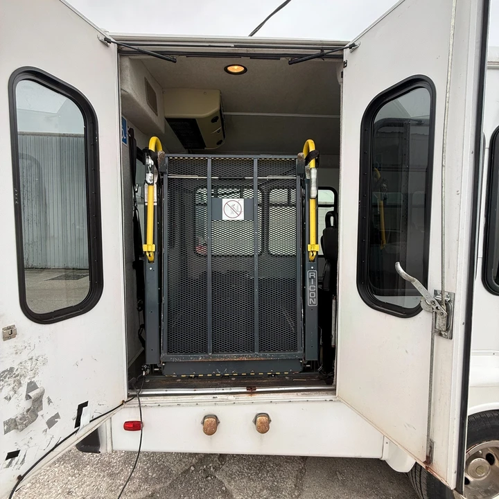 2009 Ford Econoline Van - Image 10 of 12