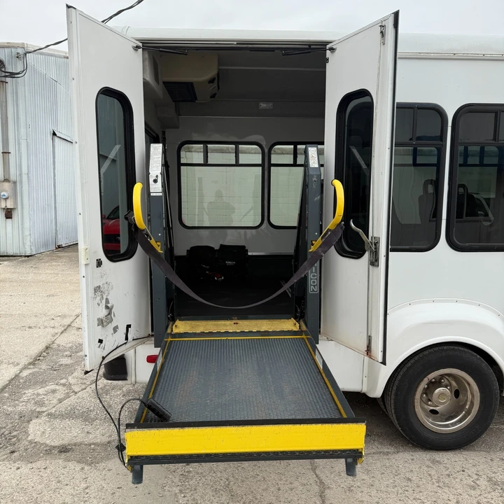 2009 Ford Econoline Van - Image 11 of 12