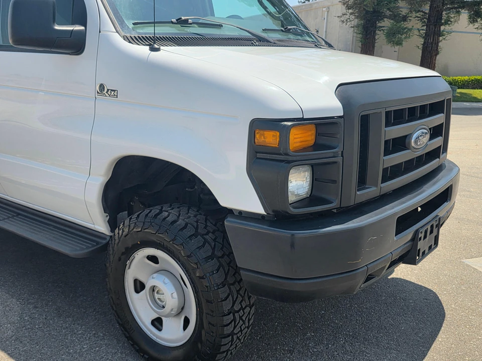 2009 Ford Econoline Van - Image 10 of 31