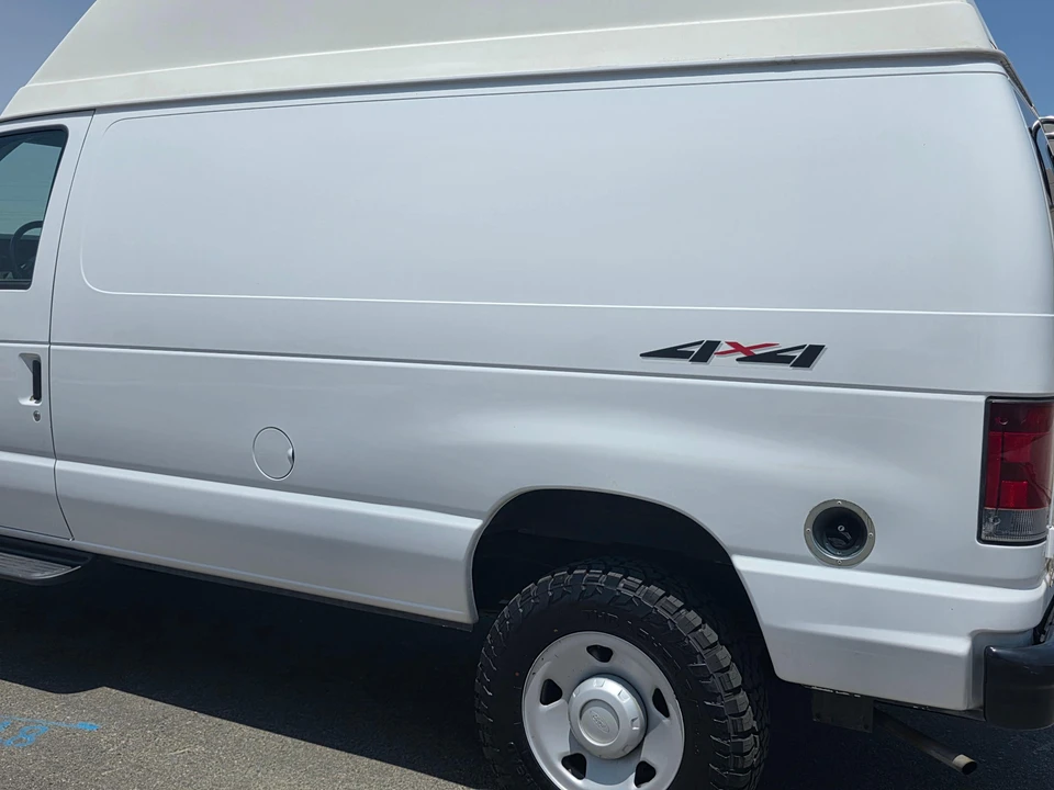 2009 Ford Econoline Van - Image 15 of 31