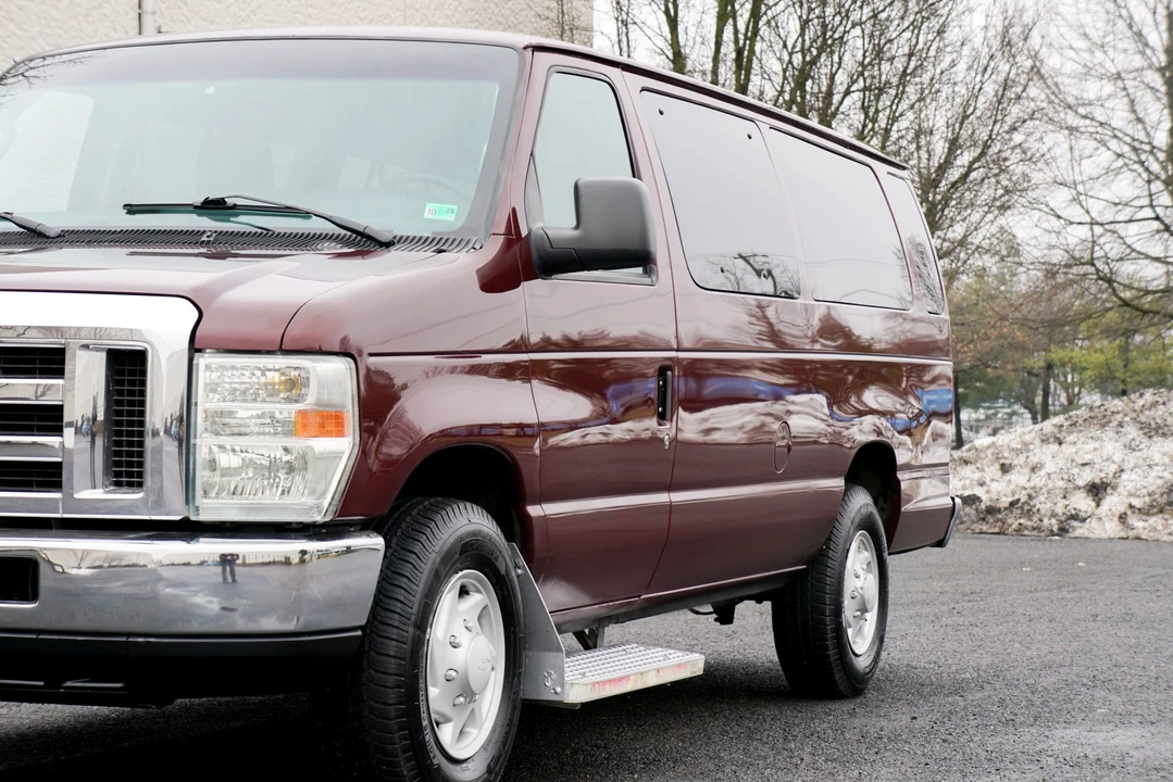 2009 Ford Econoline Van - Image 13 of 31