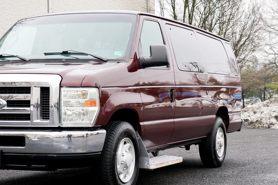 2009 Ford Econoline Van - Image 12 of 31