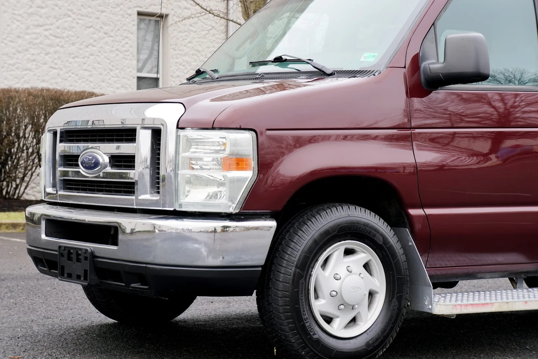 2009 Ford Econoline Van - Image 11 of 31