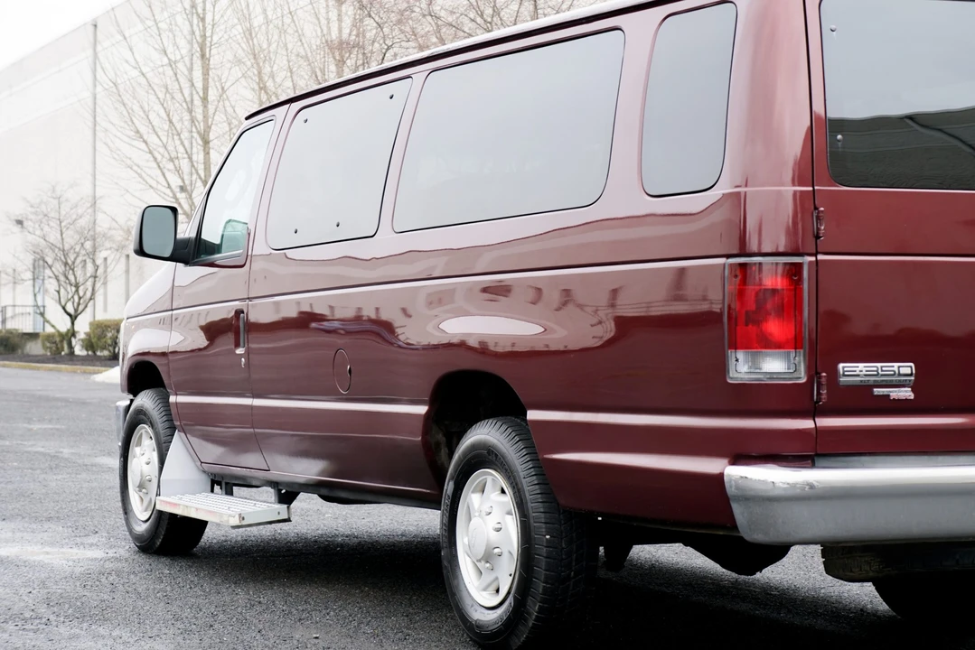 2009 Ford Econoline Van - Image 14 of 31