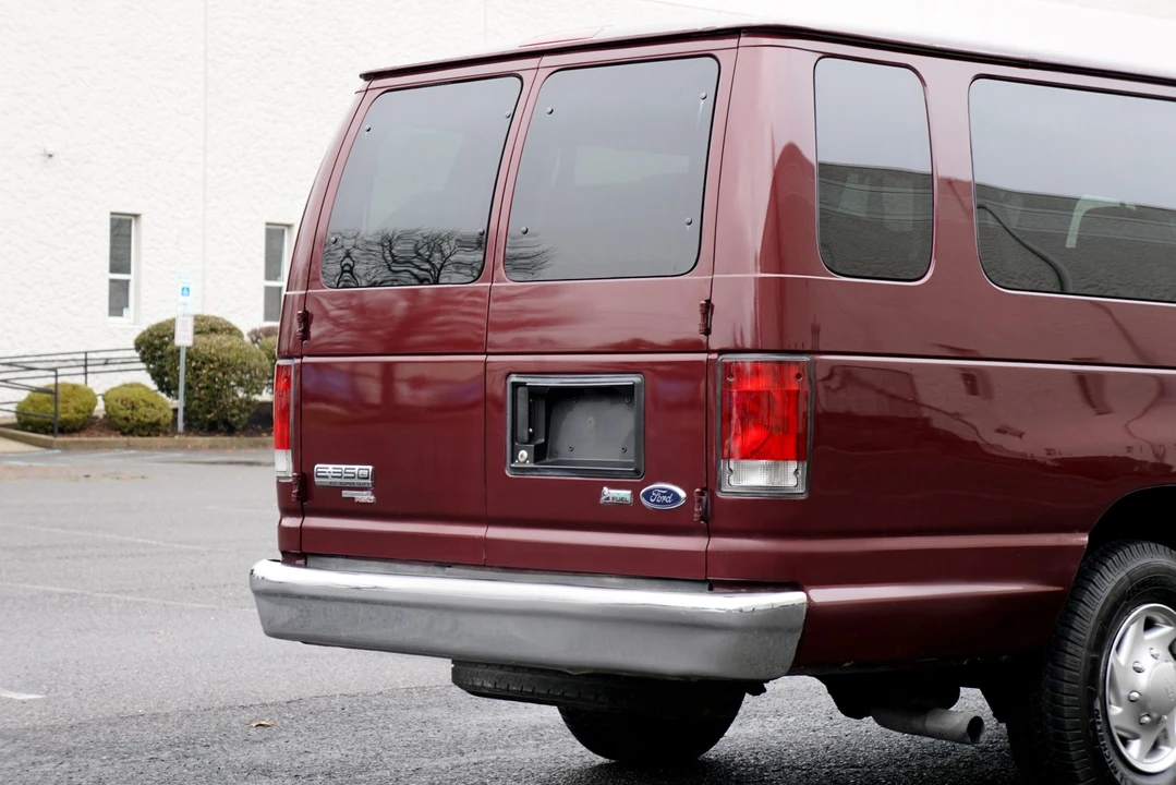 2009 Ford Econoline Van - Image 16 of 31
