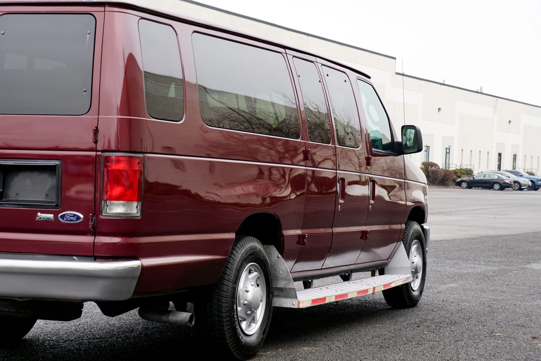 2009 Ford Econoline Van - Image 18 of 31