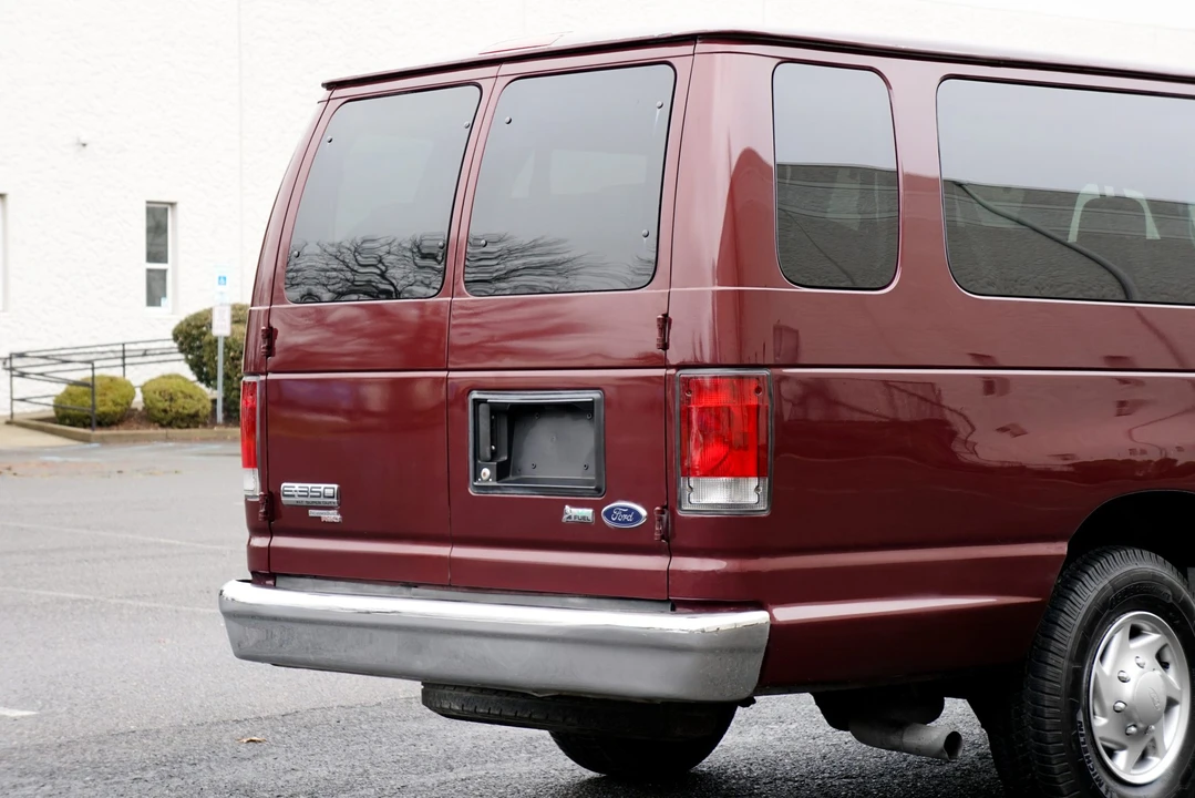 2009 Ford Econoline Van - Image 17 of 31