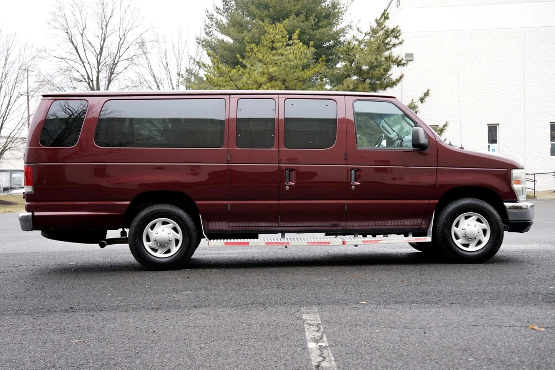 2009 Ford Econoline Van - Image 8 of 31