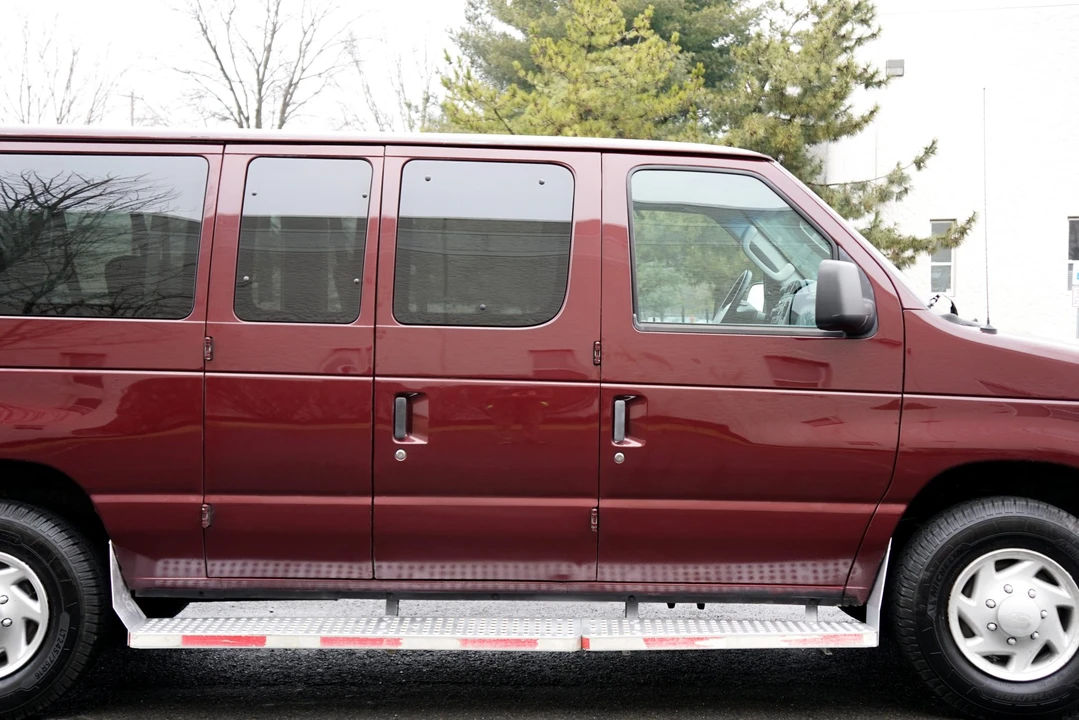 2009 Ford Econoline Van - Image 19 of 31