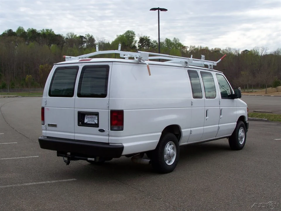2009 Ford Econoline Van - Image 2 of 12