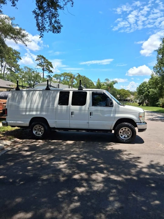 2009 Ford Econoline Van - Image 2 of 16