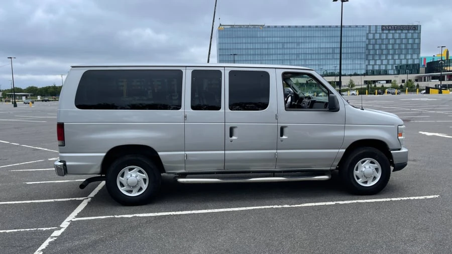 2009 Ford Econoline Van - Image 10 of 12