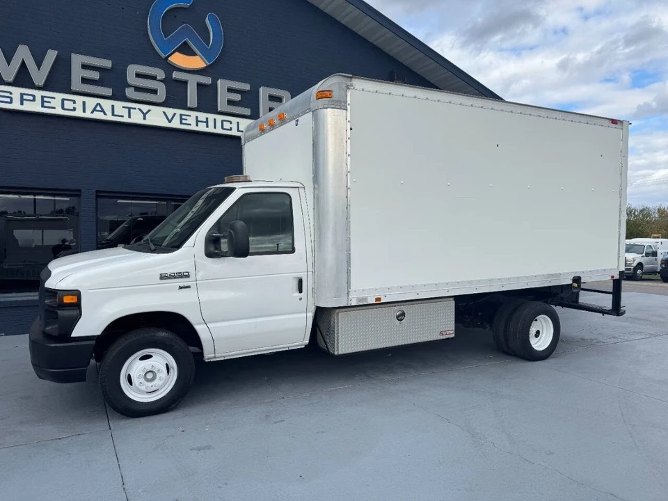 2009 Ford Econoline Van - Image 3 of 12