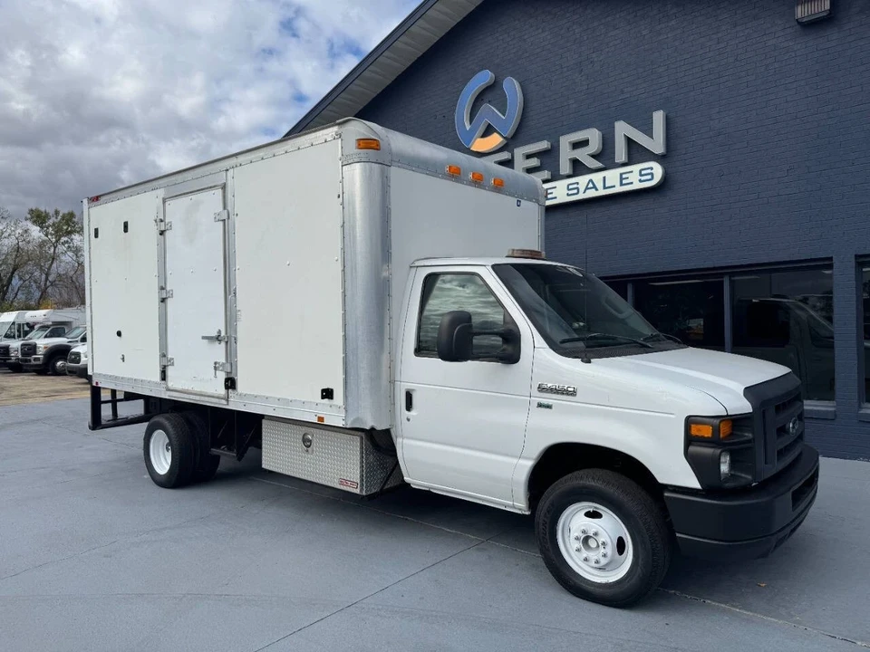 2009 Ford Econoline Van - Image 2 of 12