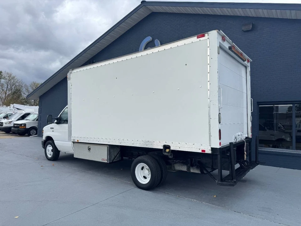 2009 Ford Econoline Van - Image 9 of 12