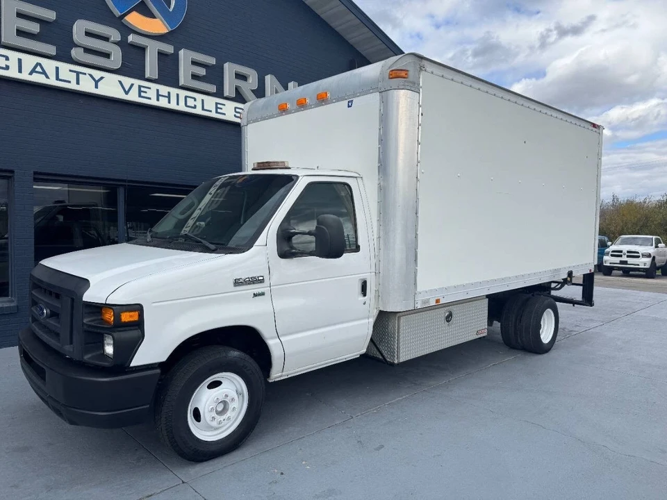 2009 Ford Econoline Van - Image 11 of 12
