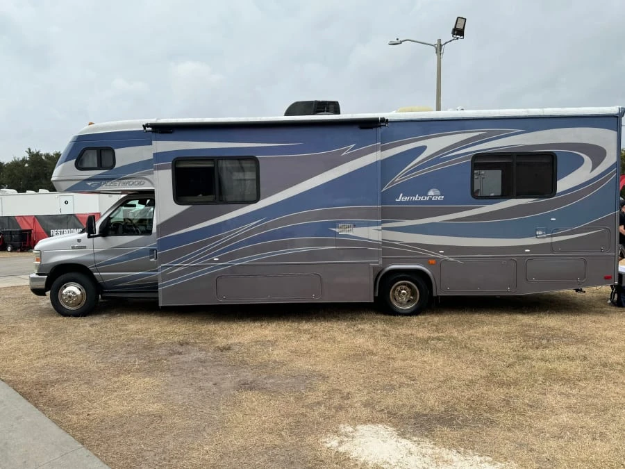 2009 Ford Econoline Van - Image 2 of 19