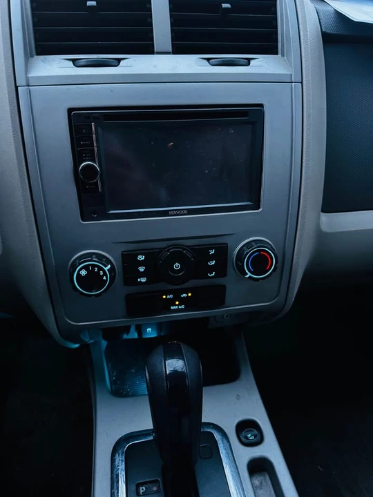 2009 Ford Escape - Image 8 of 10