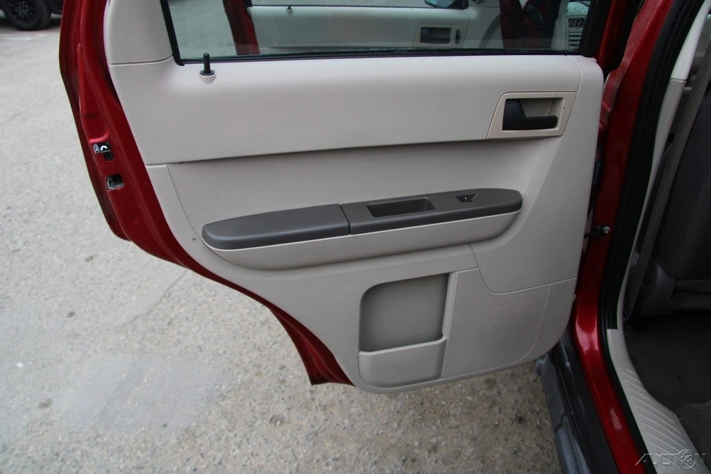 2009 Ford Escape - Image 19 of 21