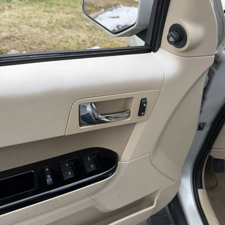 2009 Ford Escape - Image 15 of 21