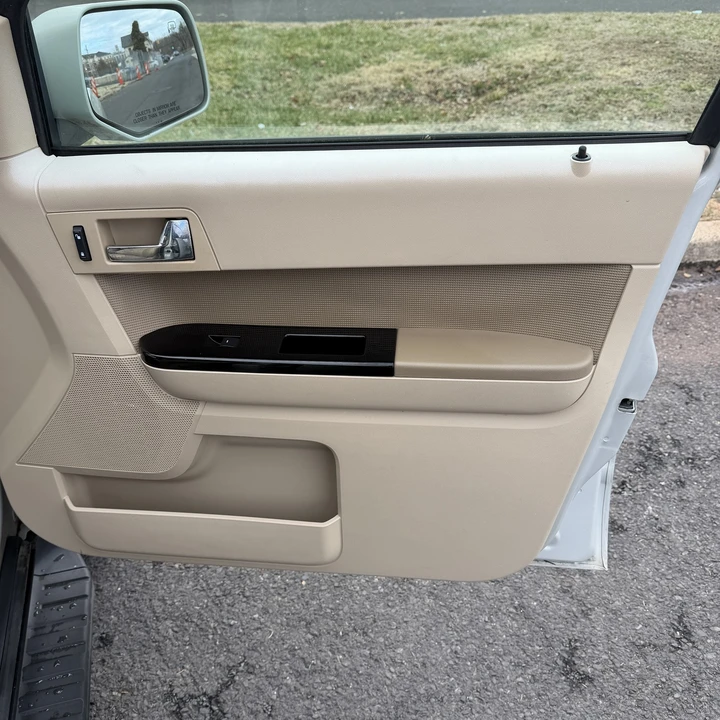 2009 Ford Escape - Image 16 of 21
