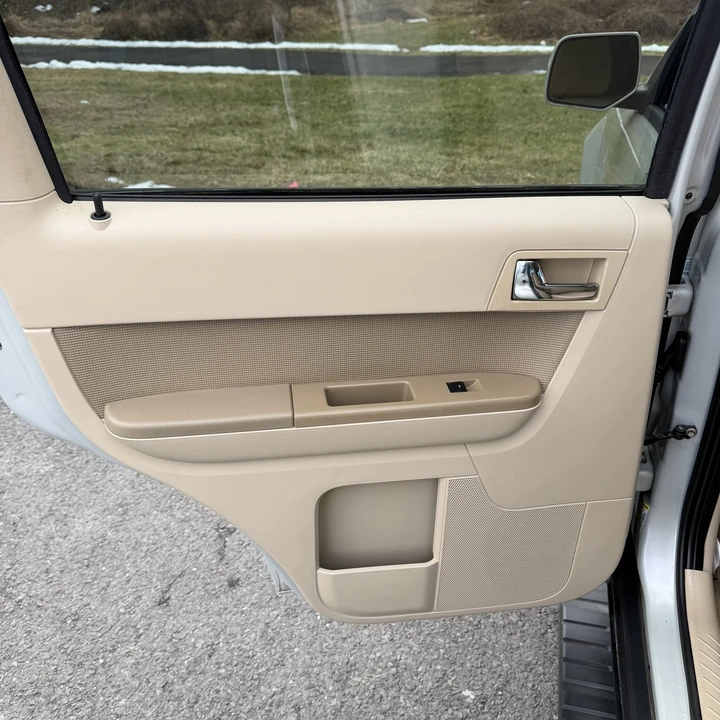 2009 Ford Escape - Image 18 of 21