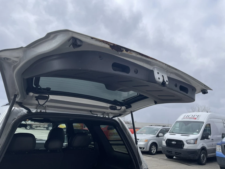 2009 Ford Escape - Image 19 of 21