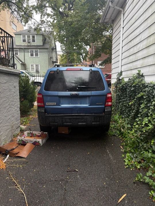 2009 Ford Escape - Image 2 of 7