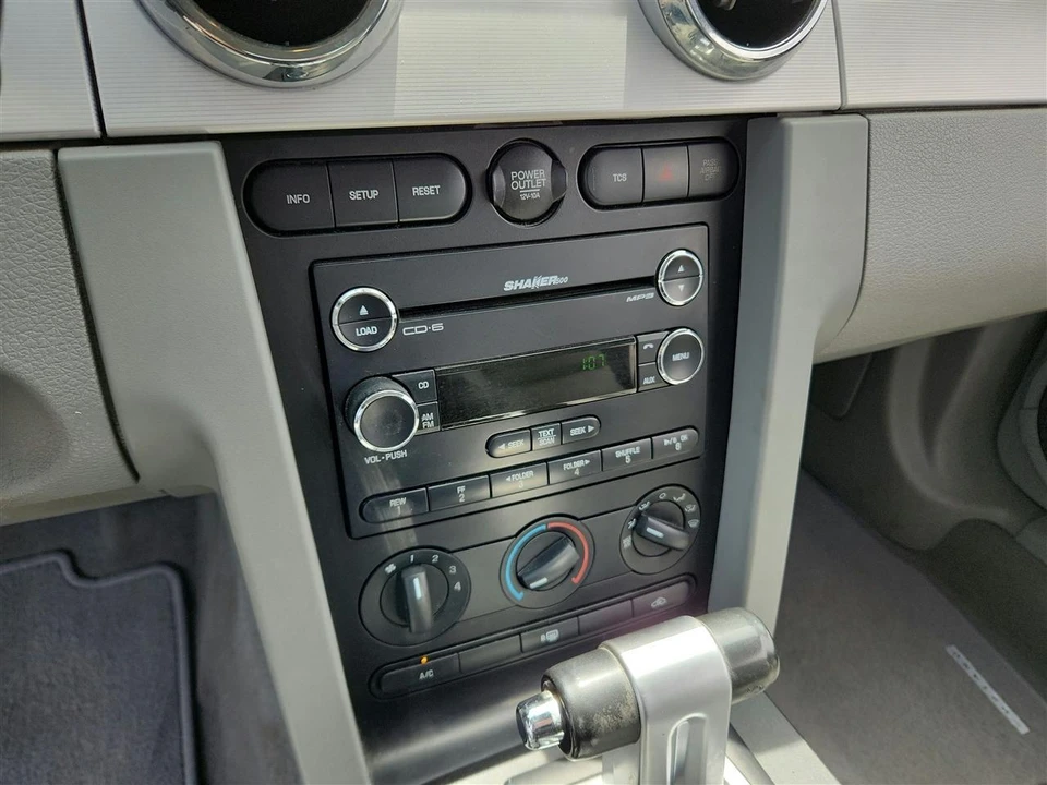 2009 Ford S197 Mustang - Image 14 of 29