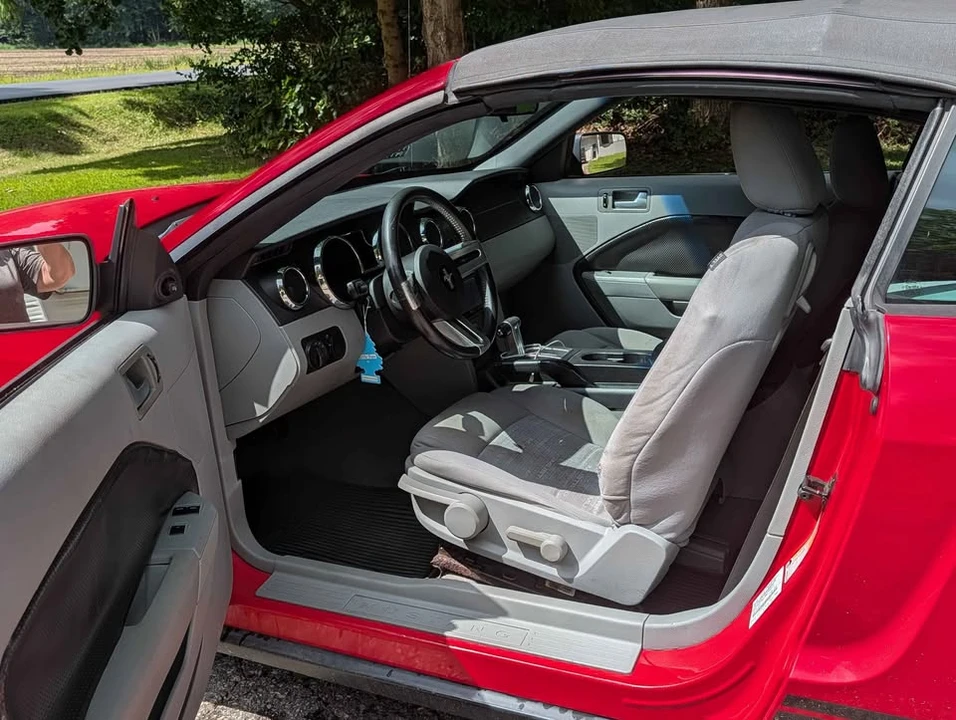 2009 Ford S197 Mustang - Image 7 of 8