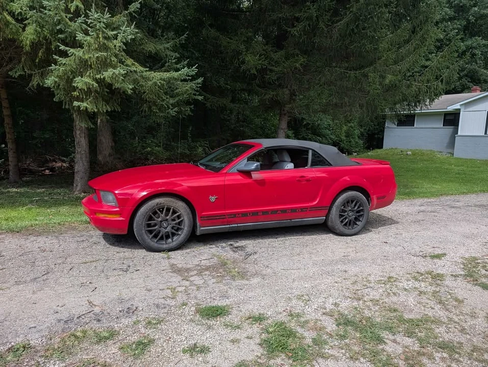 2009 Ford S197 Mustang - Image 2 of 8