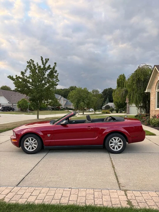 2009 Ford S197 Mustang - Image 2 of 10