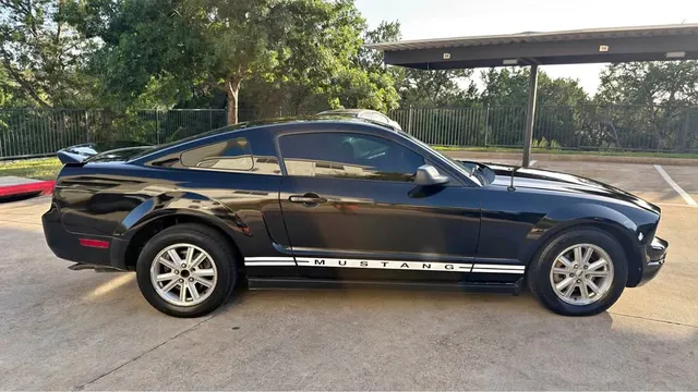 2009 Ford Mustang Coupe 2D