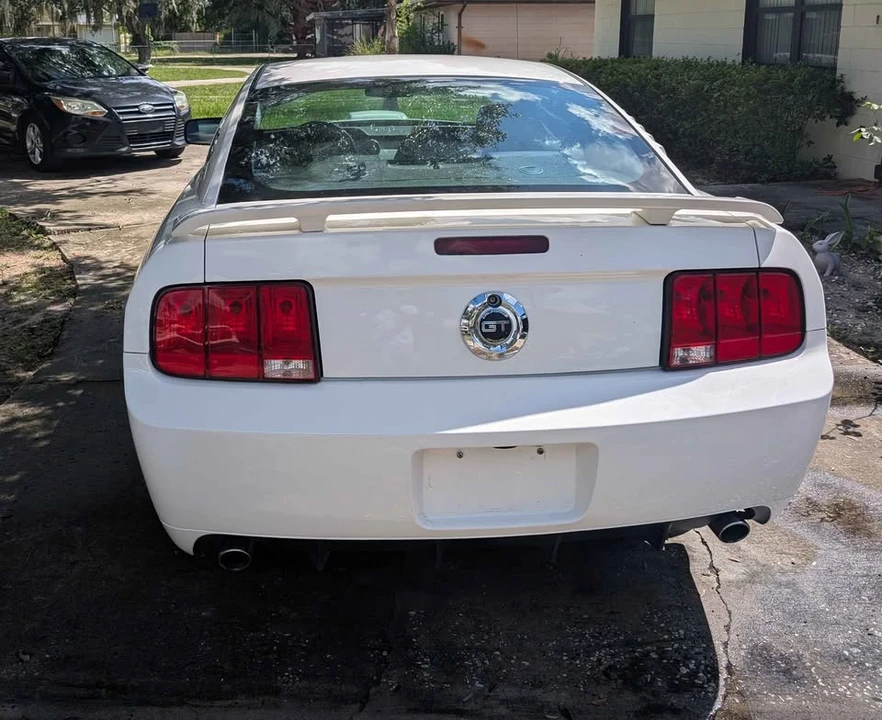 2009 Ford S197 Mustang - Image 2 of 13