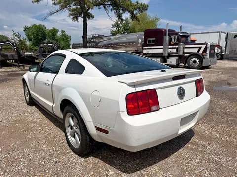 2009 Ford Mustang Coupe 2D
