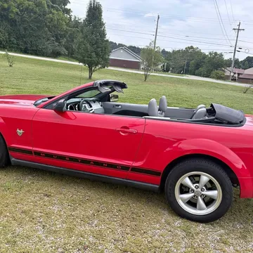 2009 Ford Mustang Deluxe Convertible 2D