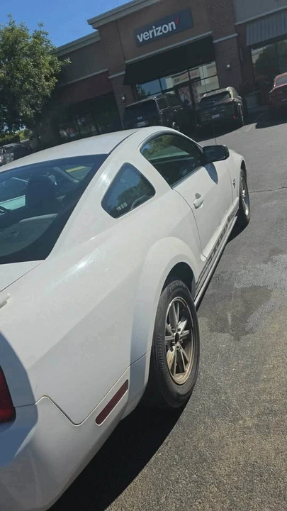 2009 Ford S197 Mustang - Image 2 of 3