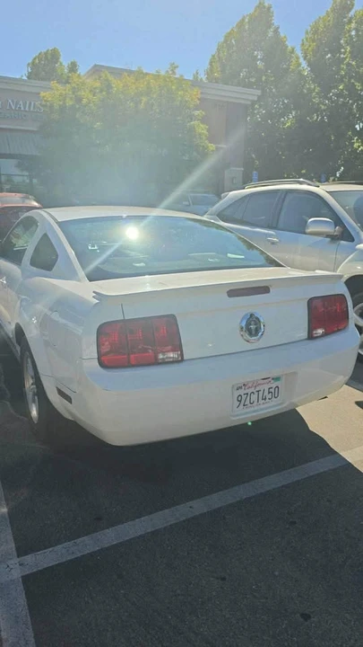 2009 Ford S197 Mustang - Image 3 of 3
